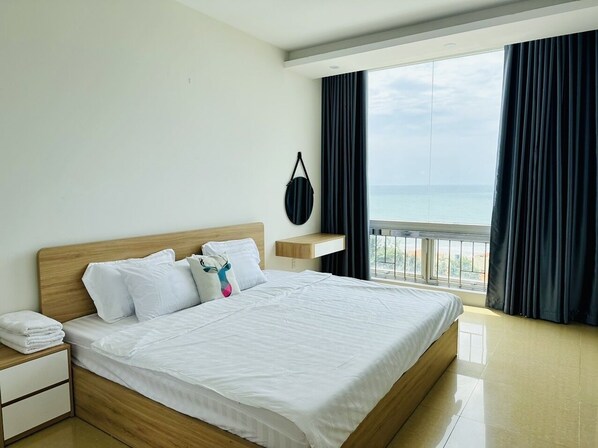 3 chambres, bureau, fer et planche à repasser, accès au Wi-Fi (inclus)