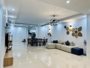 Smart TV - Seaview Apartment, 3 bedroom (Vũng Tàu)