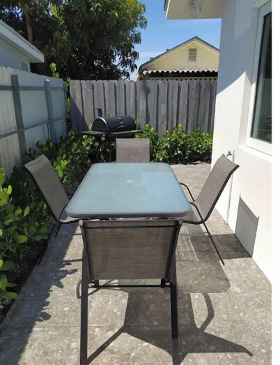 Fully renovated and 5 min away from Miami Airport