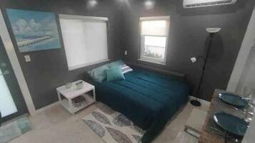 1 habitación, tabla de planchar con plancha, wifi gratis y ropa de cama