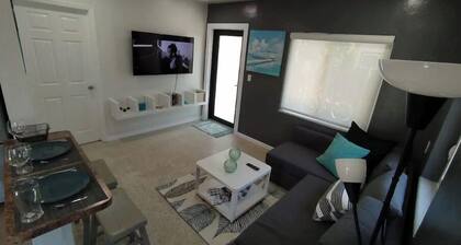 Fully renovated and 5 min away from Miami Airport