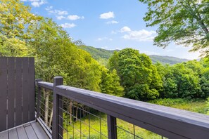 Property grounds - Quiet Mountain Home with Fireplace, A+ location! (Banner Elk)