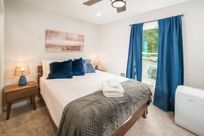 2 bedrooms, iron/ironing board, travel cot, free WiFi - Quiet Mountain Home with Fireplace, A+ location! (Banner Elk)