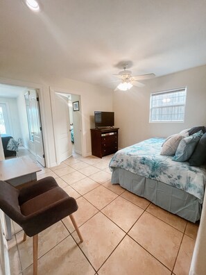 2 bedrooms, desk, WiFi, bed sheets - Casitas Del Lobo - Seascape, Family and Pet Friendly (South Padre Island)