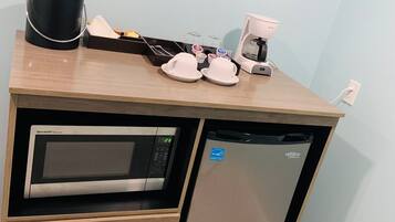 Suite Studio | Bureau, espace de travail pour ordinateur portable, rideaux occultants
