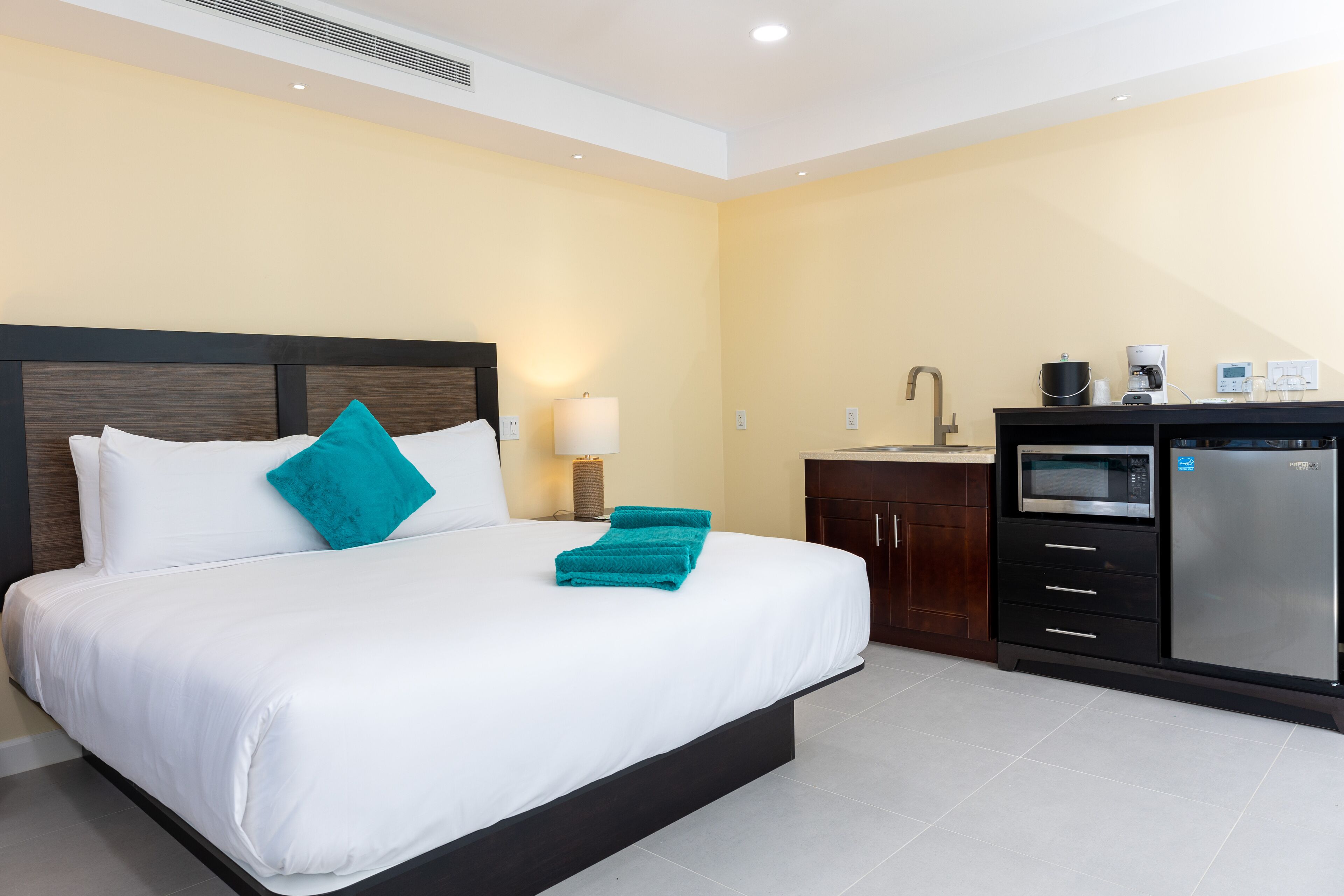 standard single room | in-room dining