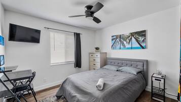 3 Schlafzimmer, Schreibtisch, Bügeleisen/Bügelbrett, kostenloses WLAN