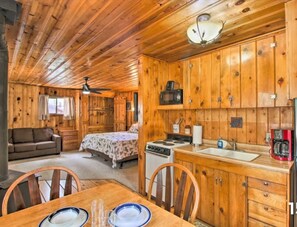 Hidden_Rest_Cabin4_09 - Cabin 4 — King Cabin with Fireplace and Classic Wood Interior (Lakeside)