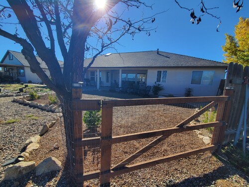  Charming Country Retreat Near Windmill House, Gunsite & Downtown Prescott...