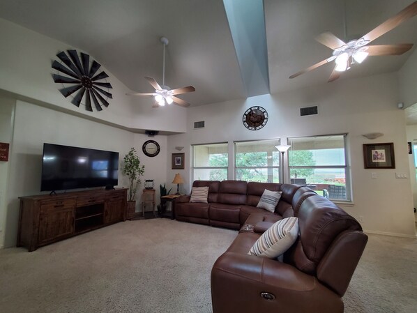 Smart-tv, böcker och datorskärmar