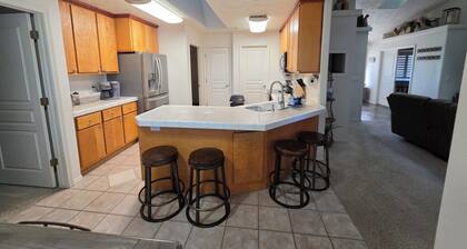 Cool Mountain Ranch · Sleeps 8 · Near Gunsite, Windmill House & Prescott