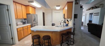 Cool Mountain Ranch · Sleeps 8 · Near Gunsite, Windmill House & Prescott