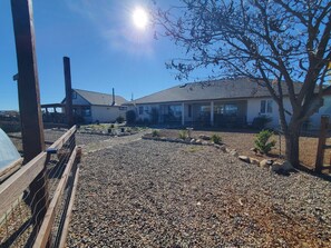 Property grounds - Cool Mountain Ranch · Sleeps 8 · Near Gunsite, Windmill House & Prescott (Chino Valley)