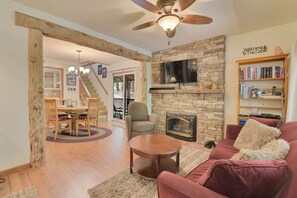 Televisión, reproductor de DVD y tenis de mesa 