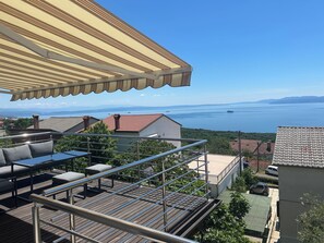 Outdoor dining - A dreamlike view & private parking in Kastav, Apartment Alina (Kastav)