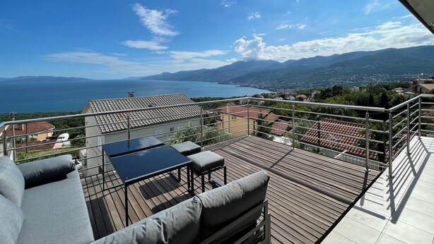 A balcony with a view of the sea and mountains, a sofa, and a small table. - A dreamlike view & private parking in Kastav, Apartment Alina (Kastav)