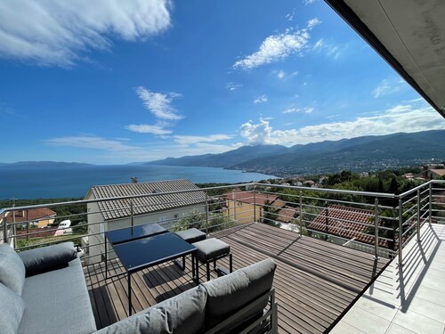 A dreamlike view & private parking in Kastav, Apartment Alina