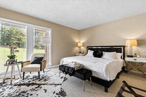 2 habitaciones, tabla de planchar con plancha y cuna de viaje 