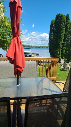Family Friendly Lakefront Whimsical Cottage with Pontoon Boat in Sister Lakes MI
