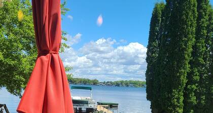Family Friendly Lakefront Whimsical Cottage with Pontoon Boat in Sister Lakes MI