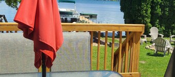 Family Friendly Lakefront Whimsical Cottage with Pontoon Boat in Sister Lakes MI