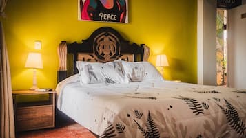 Quarto básico | Ferros/tábuas de passar roupa, Wi-Fi de cortesia, roupa de cama