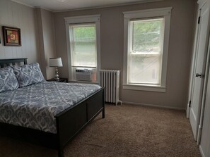 2 habitaciones, tabla de planchar con plancha, wifi y ropa de cama 