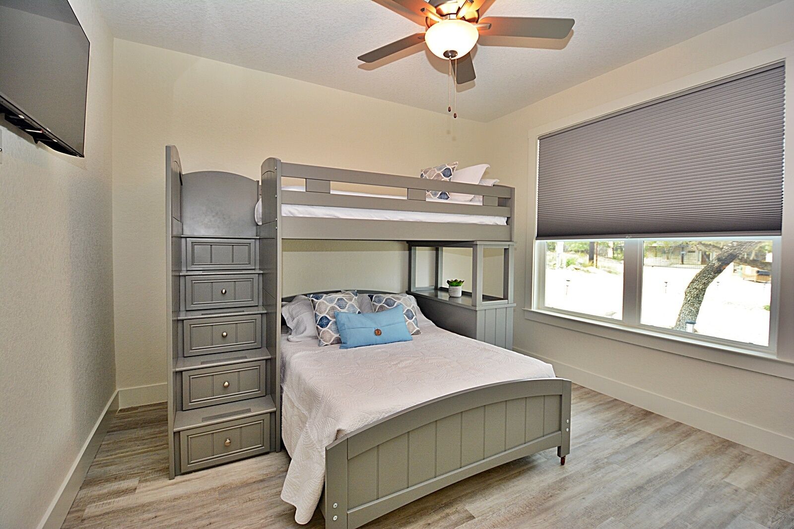 3 habitaciones, tabla de planchar con plancha y wifi gratis 