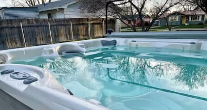 Hometown USA With Hot Tub and Fully Renovated