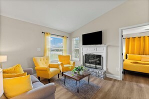 Smart TV, fireplace