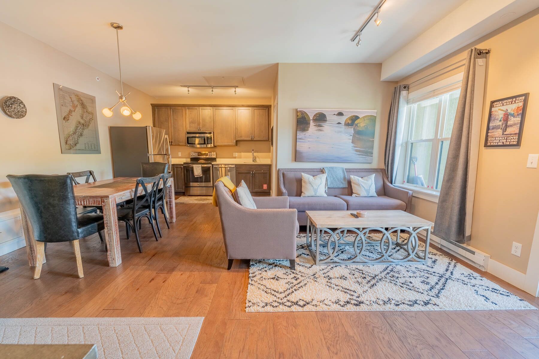 Mtn Views, Walk to Lifts, WFH Setup, Pet Friendly!