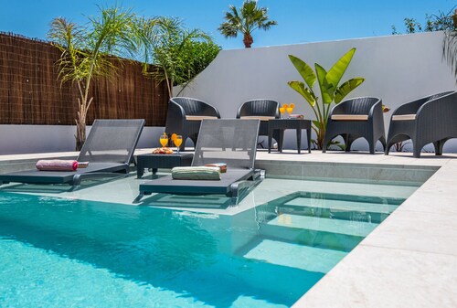 Modern villa w/ heatable pool & BBQ, Albufeira