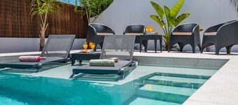 Modern villa w/ heatable pool & BBQ, Albufeira