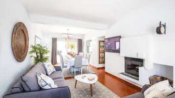 Televisio, pöytätennispöytä