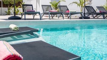 Lämmitetty uima-allas