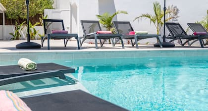 Modern villa w/ heatable pool & BBQ, Albufeira