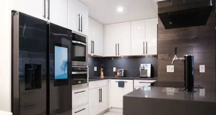 Twin luxe waterfront penthouse apartments w/sauna!