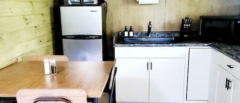 Fridge, microwave, oven, coffee/tea maker