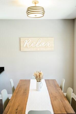 Dining - Rose of Sharon Home - 14 Min to Downtown Knoxville (Knoxville)