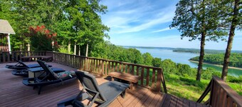 KINGSVIEW - Private Lakefront Acreage-Magnificent Lakeview-4200 Sq Ft!!!