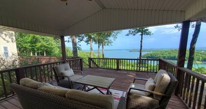 KINGSVIEW - Private Lakefront Acreage-Magnificent Lakeview-4200 Sq Ft!!!