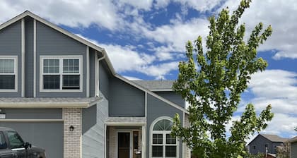 Private, Peaceful, Comfy Suite, Hot Tub, Kitchenette. Friendly, attentive hosts.