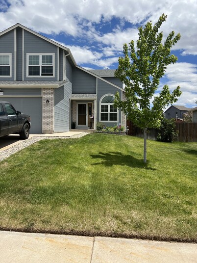 Private, Peaceful, Comfy Suite, Hot Tub, Kitchenette. Friendly, attentive hosts.