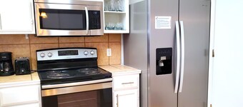 Hamburg Retreat - 3BD/2BA Home, Private Yard!