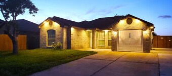 Hamburg Retreat - 3BD/2BA Home, Private Yard!