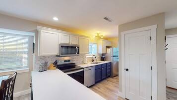 冰箱、微波炉、烤箱、炉灶