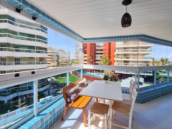 Apartamento | Restaurante al aire libre