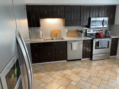 Fully remodeled 3BR/2Bath ready for Labor Day vaca on the Canal Path and River