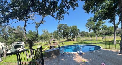 Cozy 2 bedroom RV with pool