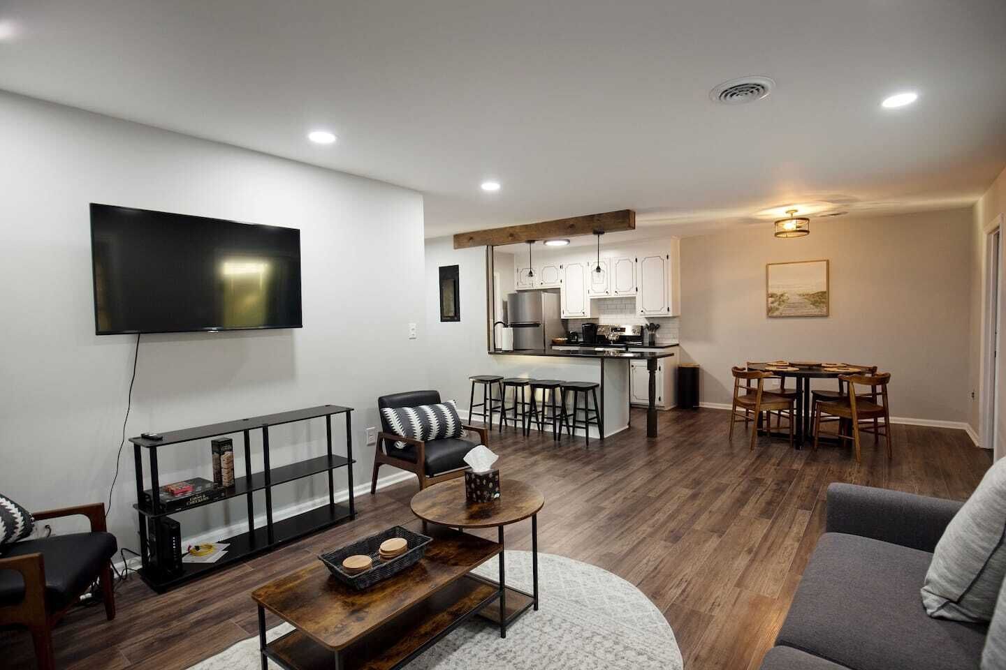 Trendy Park Circle| Near Downtown